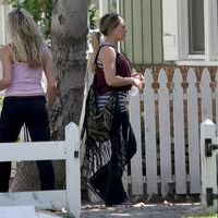 Hilary Duff pregnant star arriving for a yoga class | Picture 67675